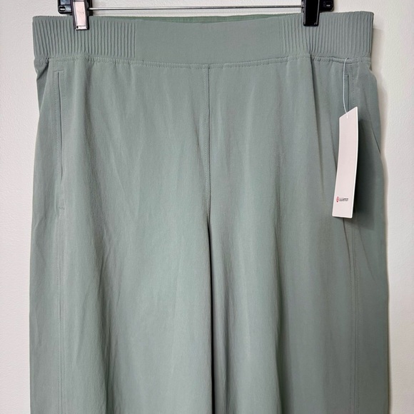 Lululemon Stretch Woven Wide Leg High Rise Crop Grey Eucalyptus Size XL NWT - Picture 5 of 13